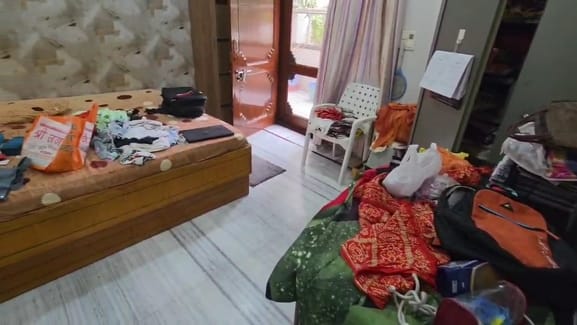 बुजुर्ग दंपत्ति को बंधक बनाकर लाखों की लूट