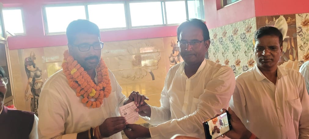 बसपा का सदस्यता लेते राजीव राय उर्फ बबली