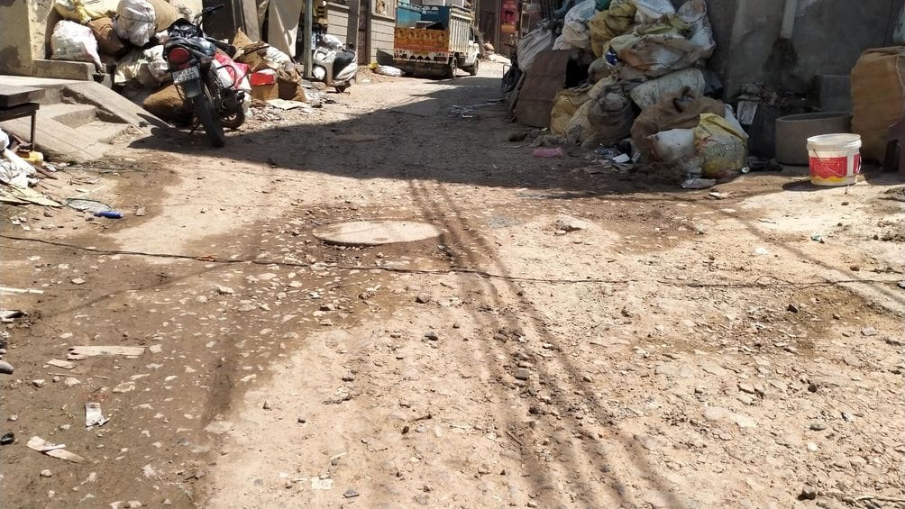 फोटो संख्या:51- मोहल्ला वाल्मीकि से 11 हट्टा बाजार मार्ग बदहाल अवस्था में--संवाद फोटो संख्या:51- मोहल्ला वाल्मीकि से 11 हट्टा बाजार मार्ग बदहाल अवस्था में--संवाद