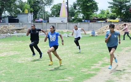 स्पोर्ट्स स्टेडियम लालपुर में सम्मानित किए गए खिलाड़ी। संवाद स्पोर्ट्स स्टेडियम लालपुर में सम्मानित किए गए खिलाड़ी। संवाद
