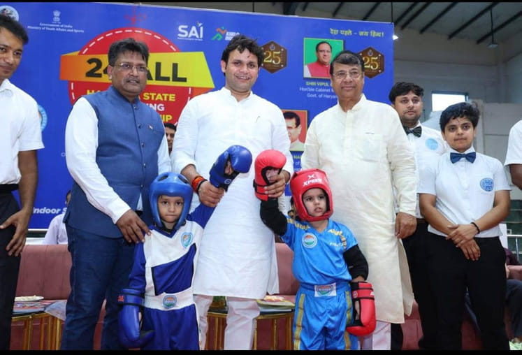 24जेएनडी19-रिद्धिमा कौशिक को बेस्ट फाइटर अवॉर्ड से सम्मानित करते हुए खेल मंत्री गौरव गौत्तम। स् 24जेएनडी19-रिद्धिमा कौशिक को बेस्ट फाइटर अवॉर्ड से सम्मानित करते हुए खेल मंत्री गौरव गौत्तम। स्