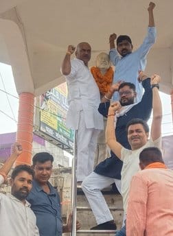 चिलबिला वन विभाग पार्क में डॉ.श्यामा प्रसाद मुखर्जी की पुण्यतिथि पर आयोजित संगोष्ठी पर मंचासीन चिलबिला वन विभाग पार्क में डॉ.श्यामा प्रसाद मुखर्जी की पुण्यतिथि पर आयोजित संगोष्ठी पर मंचासीन