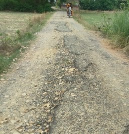 जोगापुर से विकास भवन को जोड़ने वाली मुख्य सड़क बदहाल। संवाद
