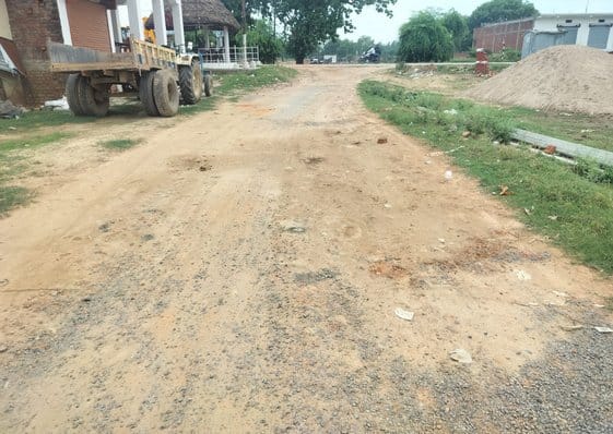 जोगापुर से विकास भवन को जोड़ने वाली मुख्य सड़क बदहाल। संवाद