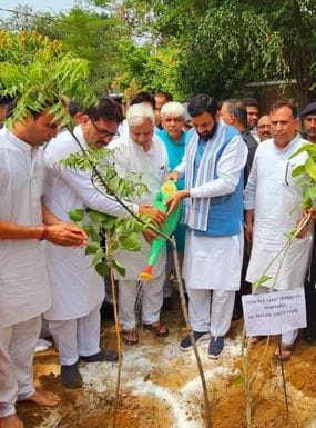 मुख्यमंत्री नायब सिंह सैनी रोहतक में पूर्व मंत्री कैप्टन अभिमन्यु की माता के निधन पर शोक व्यक्