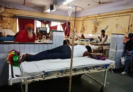 राजकीय मेडिकल कॉलेज के ट्रामा सेंटर में उमड़ी मरीजों की भीड़। संवाद राजकीय मेडिकल कॉलेज के ट्रामा सेंटर में उमड़ी मरीजों की भीड़। संवाद