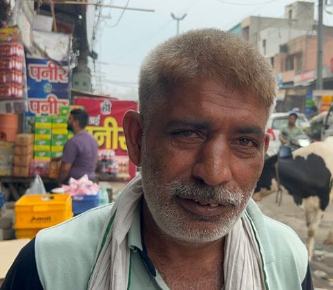 05 सांपला मैन बाजार में बनी रेहड़ी व अतिक्रमण के कारण बनी जाम की स्थिति। संवाद 05 सांपला मैन बाजार में बनी रेहड़ी व अतिक्रमण के कारण बनी जाम की स्थिति। संवाद