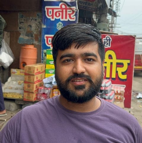 05 सांपला मैन बाजार में बनी रेहड़ी व अतिक्रमण के कारण बनी जाम की स्थिति। संवाद 05 सांपला मैन बाजार में बनी रेहड़ी व अतिक्रमण के कारण बनी जाम की स्थिति। संवाद