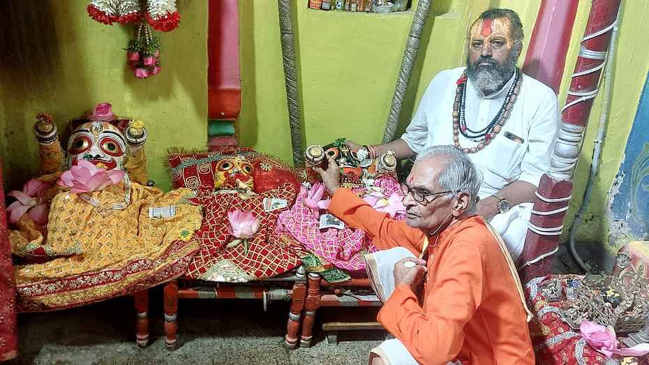 भगवान हुए बीमार