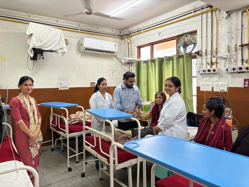 ग्राम पंचायत दाड़ला के तीन गांवों में डायरिया के मामले आने के बाद प्रभावित क्षेत्रों में पहुंचे