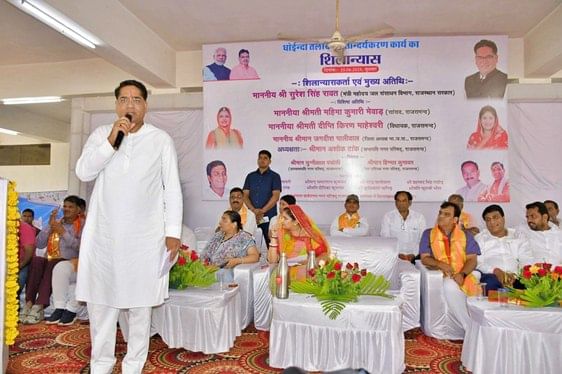 विकास कार्यों का लोकार्पण एवं शिलान्यास करते जल संसाधन मंत्री  सुरेश सिंह रावत। फ़ोटो - अमर उजाल