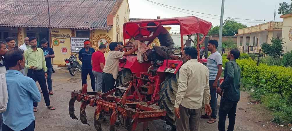 आकाशीय बिजली गिरने से किसान और बकरी की मौत।