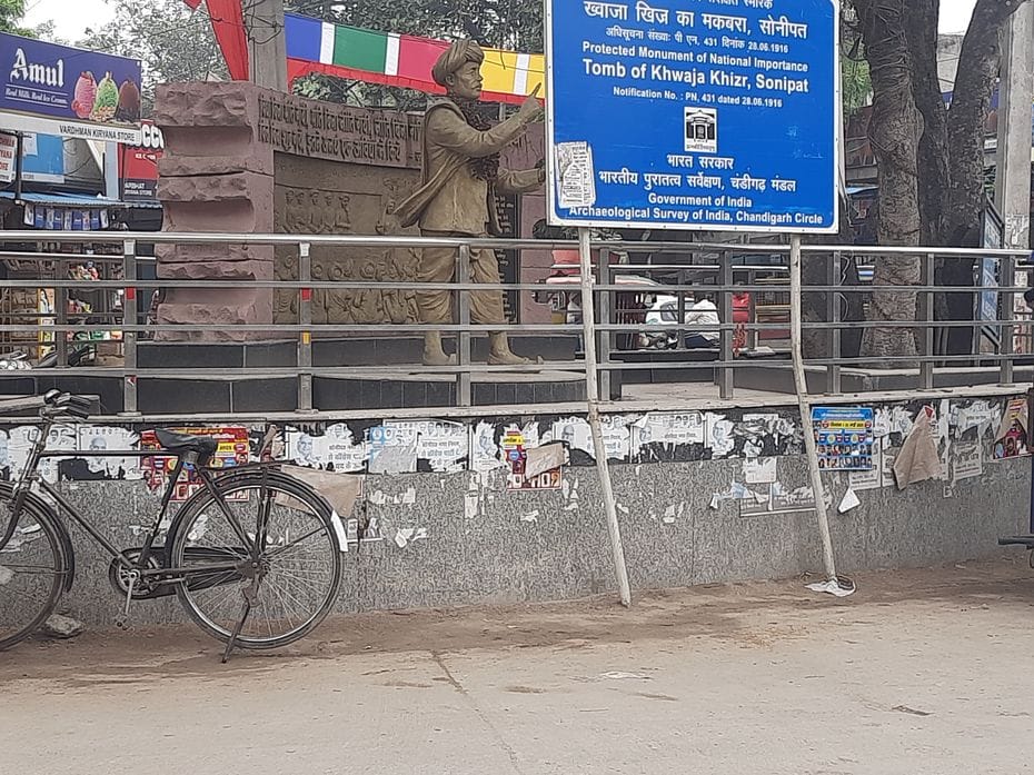 फोटो 04: सोनीपत में मुरथल रोड पर स्थित अग्रसेन चौक होर्डिंग व बैनर से अटा हुआ। संवाद फोटो 04: सोनीपत में मुरथल रोड पर स्थित अग्रसेन चौक होर्डिंग व बैनर से अटा हुआ। संवाद