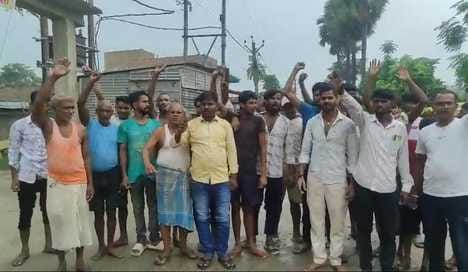 ग्रामीण ने शुरू किया विरोध
