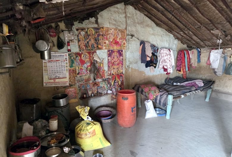 नूरपुर क्षेत्र के गांव टंडेरा में जहरील पदार्थ निगलने वाले पुखराज का झोपड़ीनुमा घर। संवाद नूरपुर क्षेत्र के गांव टंडेरा में जहरील पदार्थ निगलने वाले पुखराज का झोपड़ीनुमा घर। संवाद