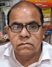 शहर के मोहल्ला कूंचापाड़ा में छत से टिका बिजली का खंभा। संवाद शहर के मोहल्ला कूंचापाड़ा में छत से टिका बिजली का खंभा। संवाद