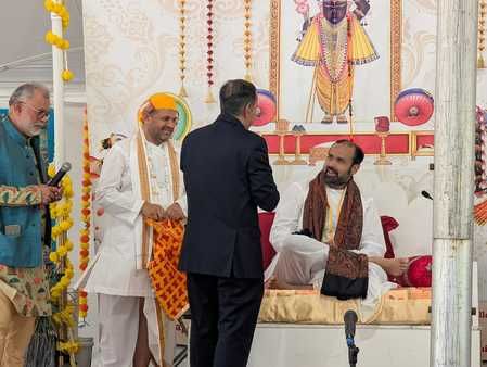 अमेरिका के शिकागो में श्रीजीद्वार मन्दिर के पाटोत्सव महोत्सव में श्रीनाथजी मंदिर के विशाल बाबा