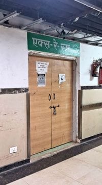 मेडिकल कॉलेज में बंद पड़ा अल्ट्रा साउंड कक्ष। संवाद