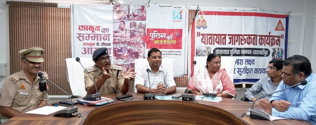 राजकीय मेडिकल कॉलेज में आयोजित पुलिस की पाठशाला कार्यक्रम में मौजूद मेडिकल छात्र-छात्राएं। संवा राजकीय मेडिकल कॉलेज में आयोजित पुलिस की पाठशाला कार्यक्रम में मौजूद मेडिकल छात्र-छात्राएं। संवा