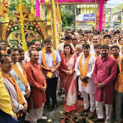 रथ यात्रा को शहर में अनेक स्थानों पर भव्य रूप से स्वागत हुआ