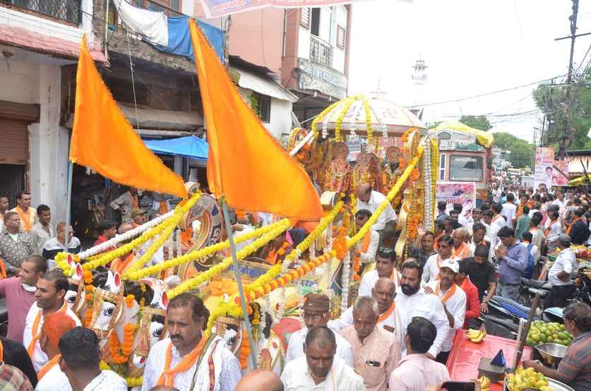 रथ यात्रा को शहर में अनेक स्थानों पर भव्य रूप से स्वागत हुआ