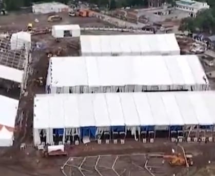 सुबह से ही उद्योगपतियों के पहुंचने का सिलसिला शुरू हो गया था