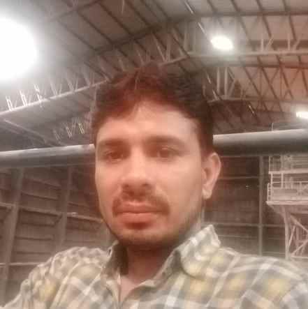 गढ़ीपुख्ता क्षेत्र के गांव गढ़ी अब्दुल्ला खां में  रजवाहे में युवक के शव को देखते  लोग । संवाद