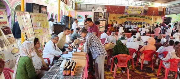 महम के गांव सीसर खास में रात्रि ठहराव के दौरान बहलबा माइनर को कंक्रीट का बनाने की मांग करने पहु