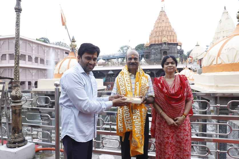 बाबा महाकाल के दर्शन करते डीजीपी