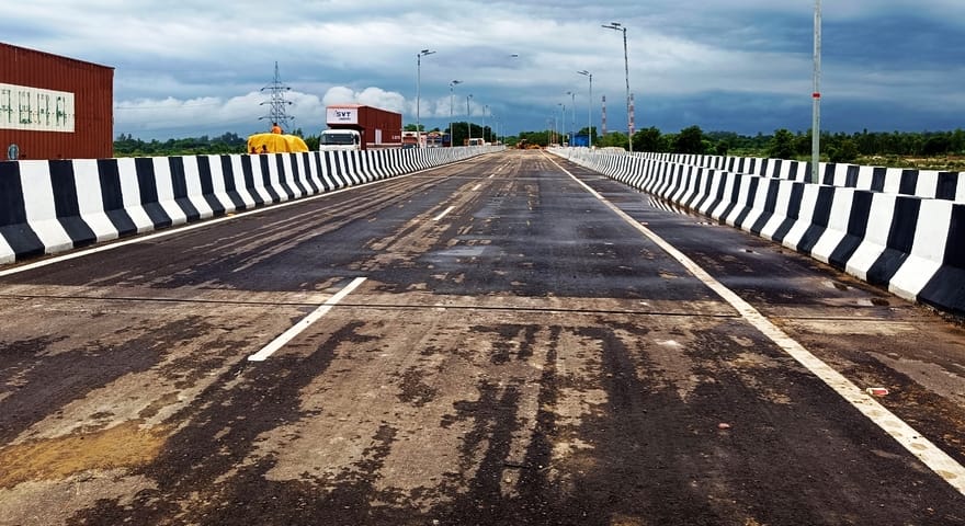 रोजा में लखनऊ दिल्ली हाईवे पर बरेली मोड व हरदोई बाईपास के बीच स्थित गर्रा नदी का पुल। संवाद रोजा में लखनऊ दिल्ली हाईवे पर बरेली मोड व हरदोई बाईपास के बीच स्थित गर्रा नदी का पुल। संवाद