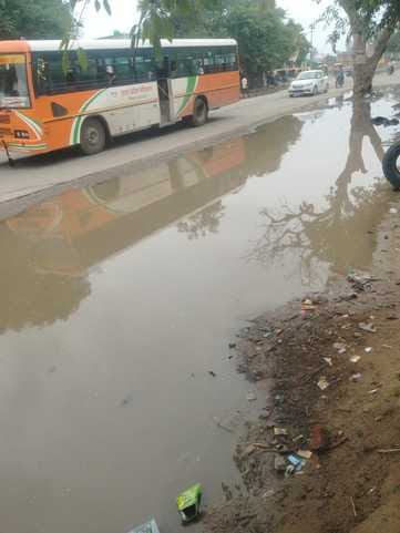 रविवार को हुई हल्की बारिश के दौरान खिरनीबाग चौराहे पर भीगी सड़कें। संवाद रविवार को हुई हल्की बारिश के दौरान खिरनीबाग चौराहे पर भीगी सड़कें। संवाद