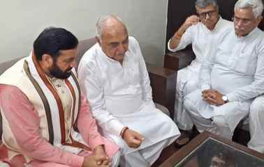 12... रोहतक के एक बैंक्वेट में आयोजित भाभी राजवती की शोक सभा में पूर्व मुख्यमंत्री भूपेंद्र सिं