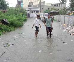 बारिश में बदहाल हुई सिक्किम में बलिदान हुए हवलदार लखविंदर सिंह के घर की सड़क स्रोत : ग्रामीण बारिश में बदहाल हुई सिक्किम में बलिदान हुए हवलदार लखविंदर सिंह के घर की सड़क स्रोत : ग्रामीण