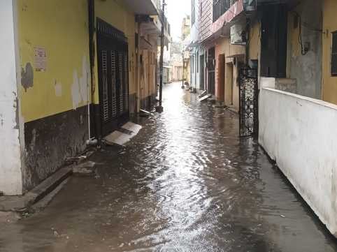 बारिश में बदहाल हुई सिक्किम में बलिदान हुए हवलदार लखविंदर सिंह के घर की सड़क स्रोत : ग्रामीण बारिश में बदहाल हुई सिक्किम में बलिदान हुए हवलदार लखविंदर सिंह के घर की सड़क स्रोत : ग्रामीण