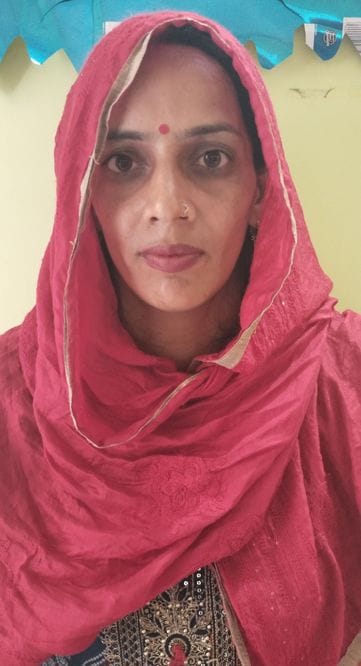 शहीद सतपाल  सिंह लांबा की वीरांगना उगंता देवी अपनी पुत्र वधु नीलम, पोते आरव तथा युवान के साथ श