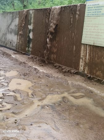 शनिवार रात की भारी बारिश से नगरोटा सूरियां के मन्नत हस्पताल में घुसा पानी। स्रोत: जागरूक पाठक शनिवार रात की भारी बारिश से नगरोटा सूरियां के मन्नत हस्पताल में घुसा पानी। स्रोत: जागरूक पाठक