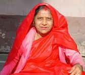 फोटो संख्या:65- गांव पाली में तिरछे खंभे के सहारे लगाया गया जर्जर खंभा--संवाद फोटो संख्या:65- गांव पाली में तिरछे खंभे के सहारे लगाया गया जर्जर खंभा--संवाद