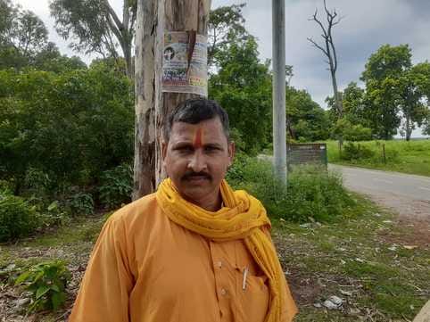 जनपद के सीमावर्ती क्षेत्र में गत वर्ष नदी के कटान से क्षतिग्रस्त पड़ा बांध। संवाद