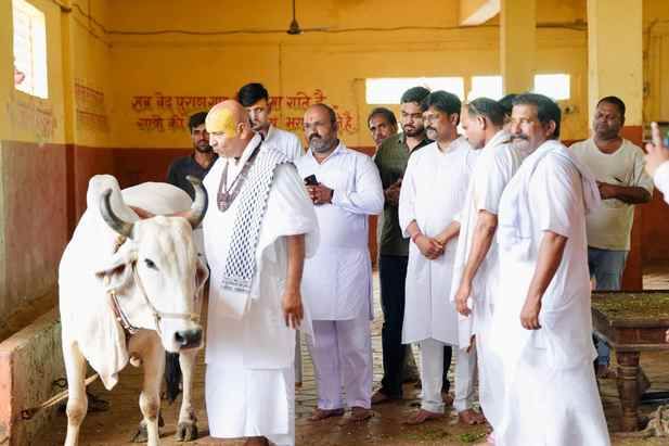 संत समागम में हो रहा संतो का आगमन