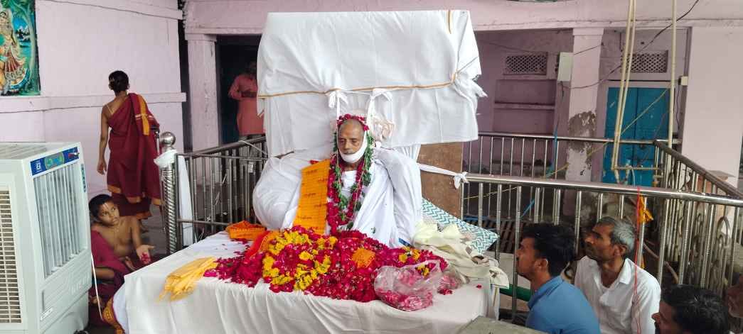 चित्तौड़गढ़ जिले के मुंगाना महंत के देवलोकगमन पर पहुंचे श्रद्धालु। चित्तौड़गढ़ जिले के मुंगाना महंत के देवलोकगमन पर पहुंचे श्रद्धालु।