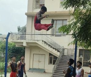 रोहतक छोटूराम स्टेडियम में राज्य स्तरीय खेल महाकुंभ के लिए जिम्नास्टिक का ट्रायल देने से पूर्व 