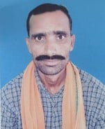 धर्मवीर सिंह के शव को देख गुमसुम हो गए परिजन। संवाद