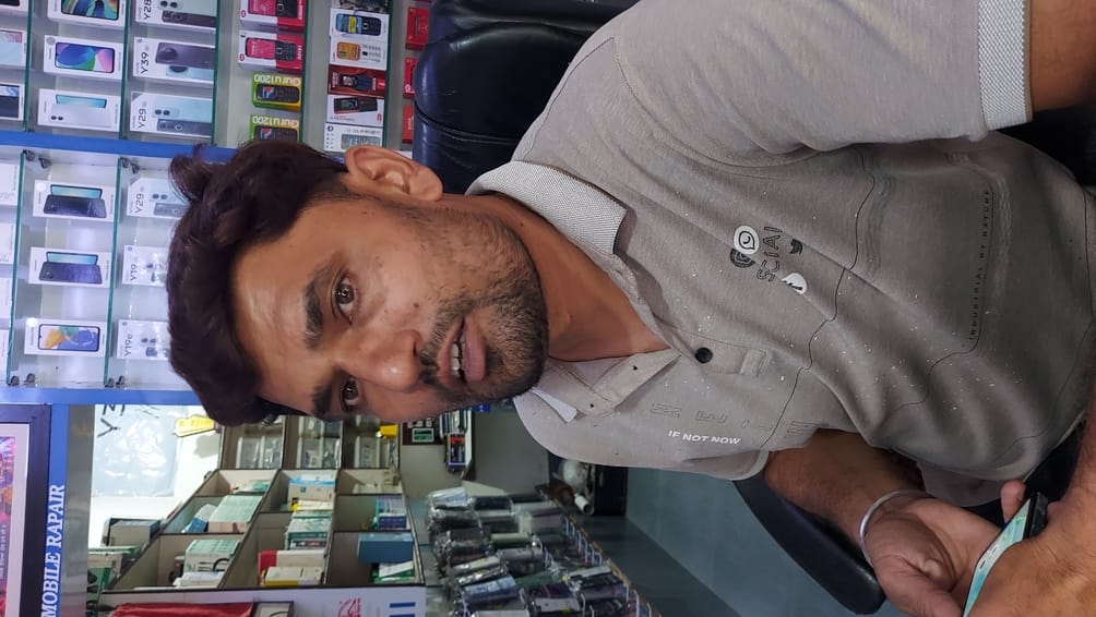 05जेएनडी33-गंदगी से अटे पड़े हाईवे पर नाले। संवाद 05जेएनडी33-गंदगी से अटे पड़े हाईवे पर नाले। संवाद