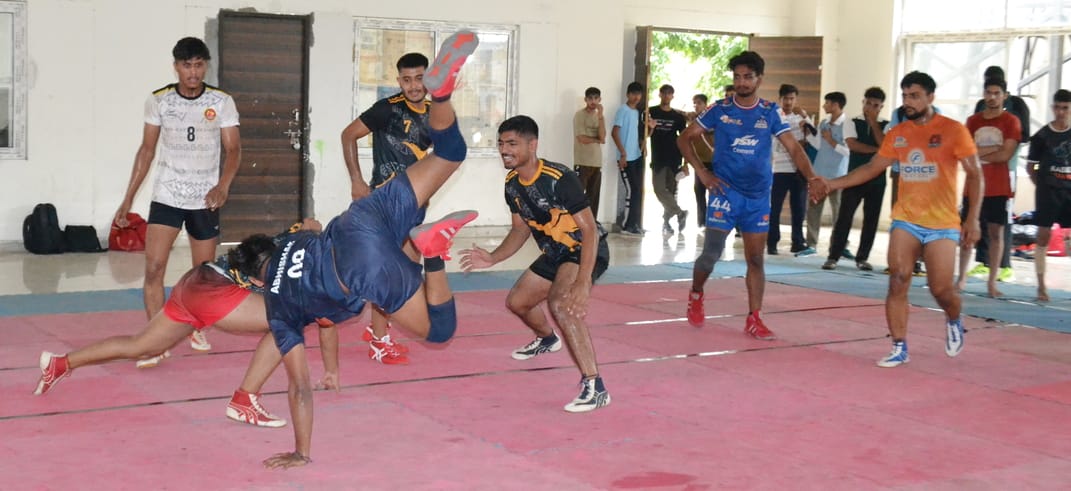 10.. ... .. .. ... कर्ण स्टेडियम में शुक्रवार को खेल महाकुंभ के लिए खिलड़ियों का चयन लिया गया। 10.. ... .. .. ... कर्ण स्टेडियम में शुक्रवार को खेल महाकुंभ के लिए खिलड़ियों का चयन लिया गया।