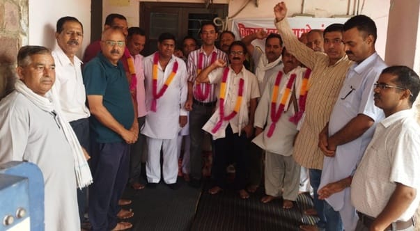 नगरोटा सूरियां विकास खंड कार्यालय में पैक की गई फाइलें। -स्रोत: जागरूक पाठक नगरोटा सूरियां विकास खंड कार्यालय में पैक की गई फाइलें। -स्रोत: जागरूक पाठक