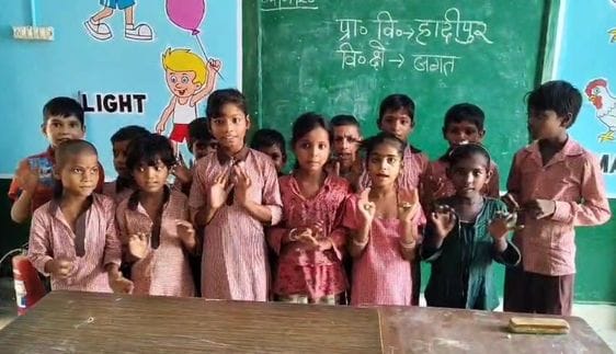 सहसवान में शिक्षक संघ के पदाधिकारी पूर्व मंत्री को ज्ञापन देते हुए। संवाद सहसवान में शिक्षक संघ के पदाधिकारी पूर्व मंत्री को ज्ञापन देते हुए। संवाद