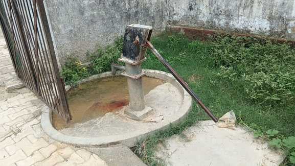 शाहजहांपुर में विधायक चेतराम को ज्ञापन देते पदाधिकारी। स्रोत: संगठन
