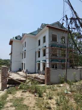 एक ही कमरे में मौजूद डॉक्टर,फार्मासिस्ट, मरीज व दवाइयों का स्टॉक। संवाद। एक ही कमरे में मौजूद डॉक्टर,फार्मासिस्ट, मरीज व दवाइयों का स्टॉक। संवाद।