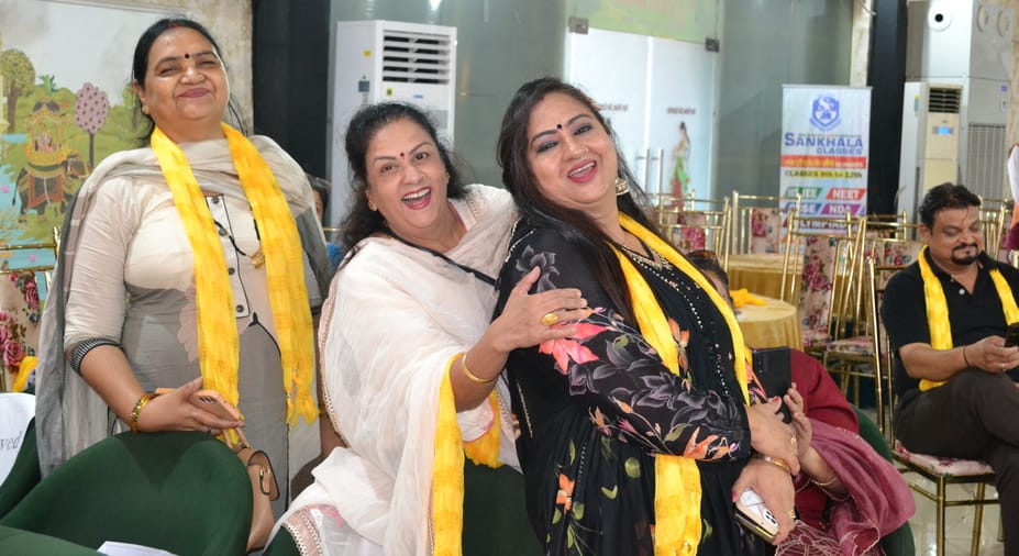 12... ..दा चांद इवेंट की ओर से डॉ मंगलसेन सभागार में गाता रहे मेरा दिल कार्यक्रम में अपनी प्रस्