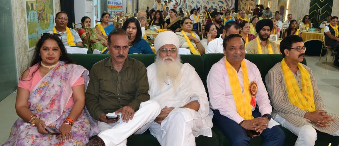 12... ..दा चांद इवेंट की ओर से डॉ मंगलसेन सभागार में गाता रहे मेरा दिल कार्यक्रम में अपनी प्रस्